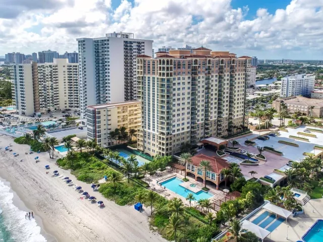 2-bedroom condo for rent in Hallandale Beach - 2080 S OCEAN DR 309 - MondialRealty