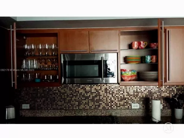 2-bedroom condo for rent in Hallandale Beach - 2080 S OCEAN DR 309 - MondialRealty