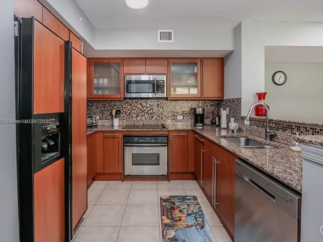 2-bedroom condo for rent in Hallandale Beach - 2080 S OCEAN DR 309 - MondialRealty