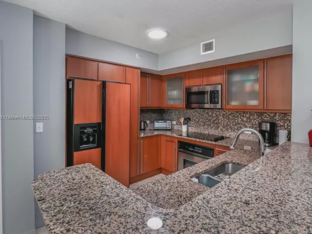 2-bedroom condo for rent in Hallandale Beach - 2080 S OCEAN DR 309 - MondialRealty