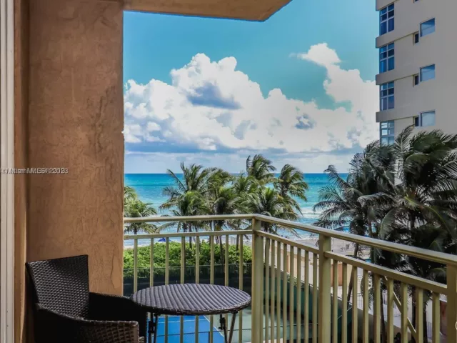 2-bedroom condo for rent in Hallandale Beach - 2080 S OCEAN DR 309 - MondialRealty