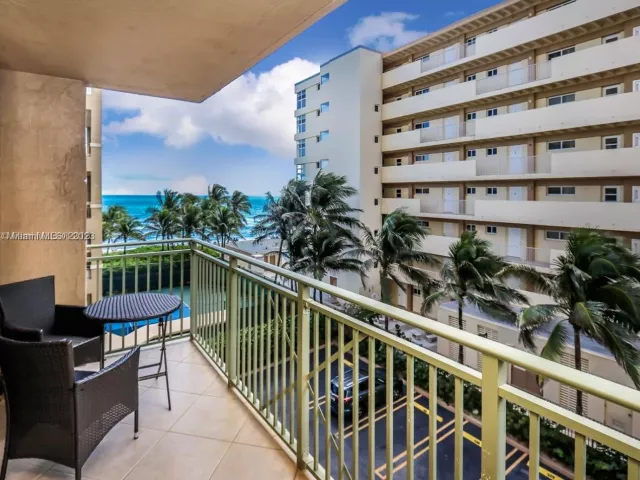2-bedroom condo for rent in Hallandale Beach - 2080 S OCEAN DR 309 - MondialRealty