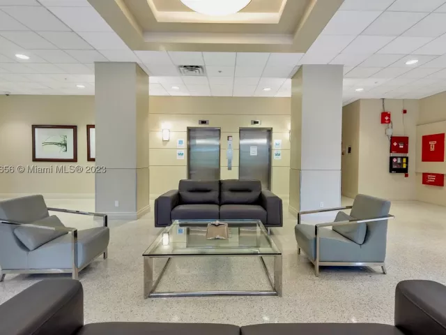 2-bedroom condo for rent in Hollywood - 4001 S Ocean Dr 14H - MondialRealty