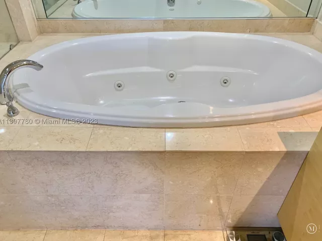 2-bedroom condo for rent in Hallandale Beach - 1830 S Ocean Dr 1610 - MondialRealty