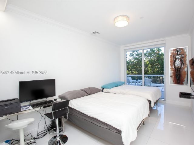 2-bedroom condo for sale in Aventura - 6000 Island Blvd 104 - MondialRealty