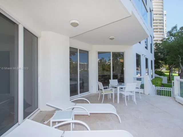 2-bedroom condo for sale in Aventura - 6000 Island Blvd 104 - MondialRealty