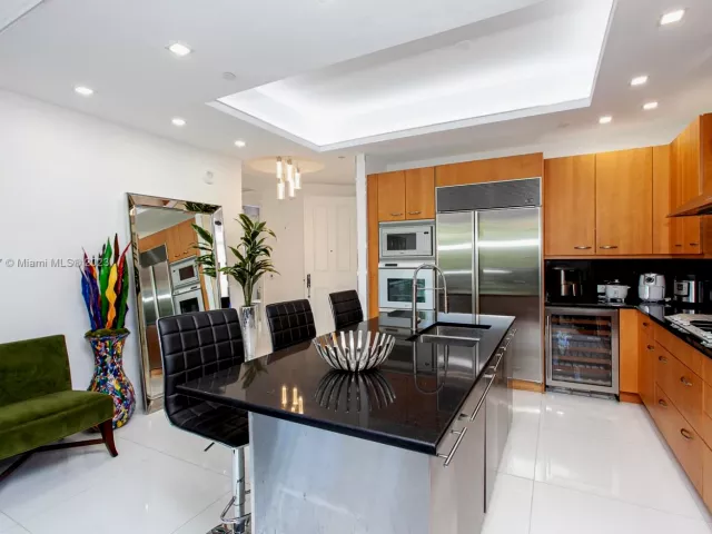 2-bedroom condo for sale in Aventura - 6000 Island Blvd 104 - MondialRealty