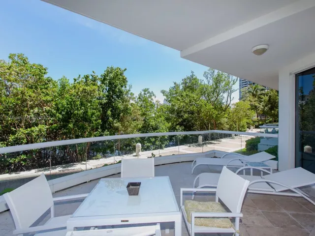 2-bedroom condo for sale in Aventura - 6000 Island Blvd 104 - MondialRealty