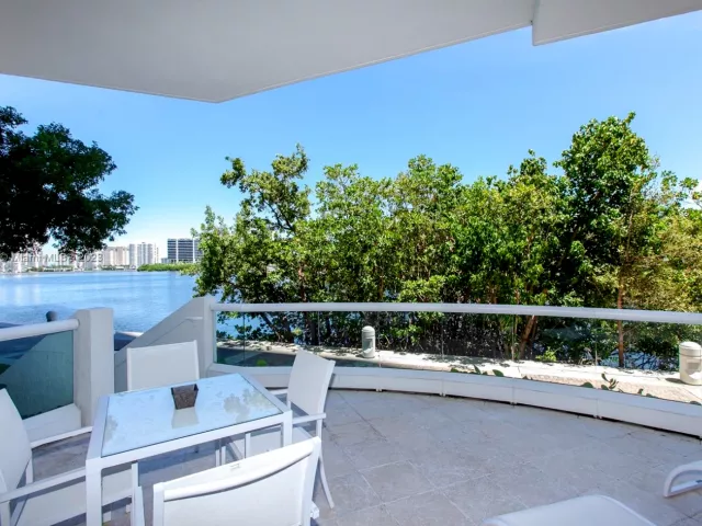 2-bedroom condo for sale in Aventura - 6000 Island Blvd 104 - MondialRealty
