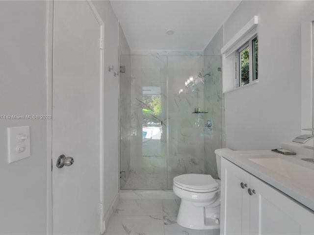 Home for sale at 204 SW 19th Ave - photo 4657375