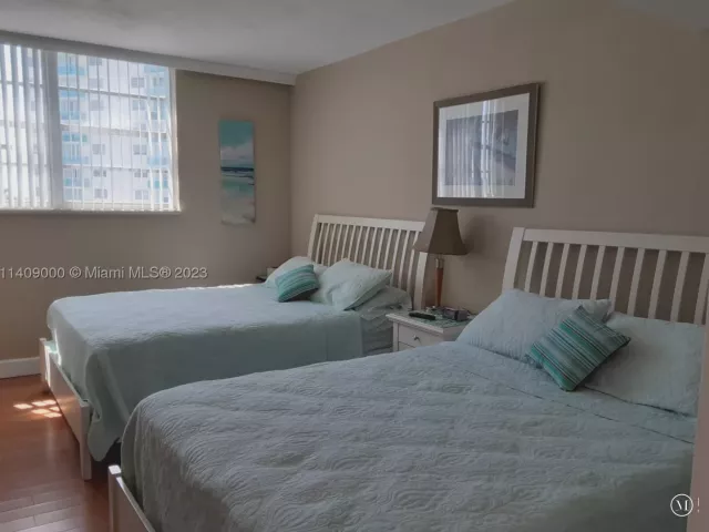 2-bedroom condo for sale in Hollywood - 3801 S Ocean Dr 5O - MondialRealty