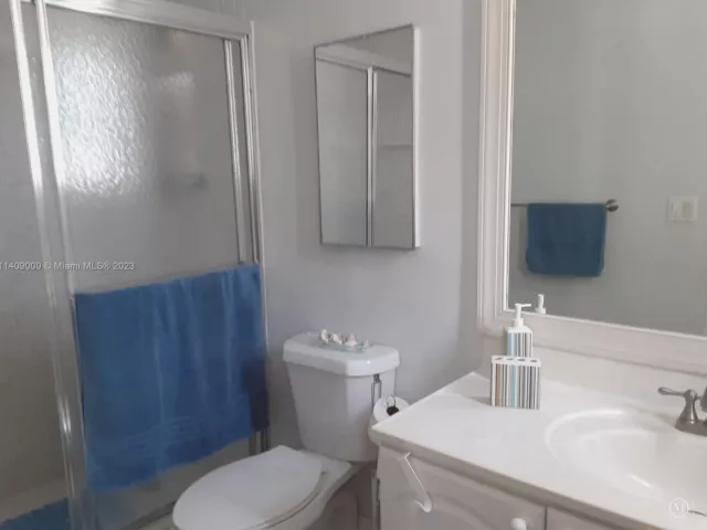 2-bedroom condo for sale in Hollywood - 3801 S Ocean Dr 5O - MondialRealty