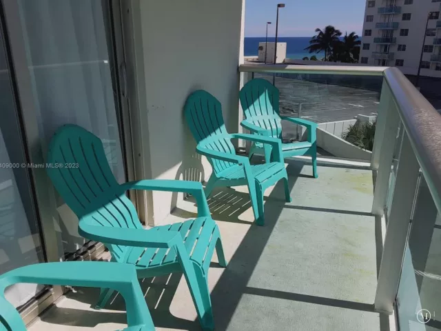 2-bedroom condo for sale in Hollywood - 3801 S Ocean Dr 5O - MondialRealty
