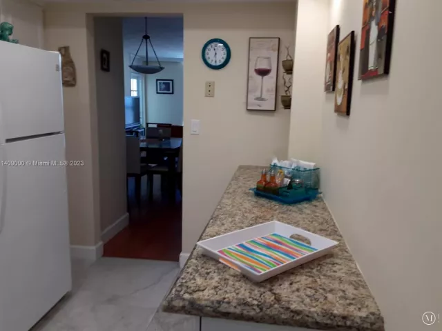 2-bedroom condo for sale in Hollywood - 3801 S Ocean Dr 5O - MondialRealty