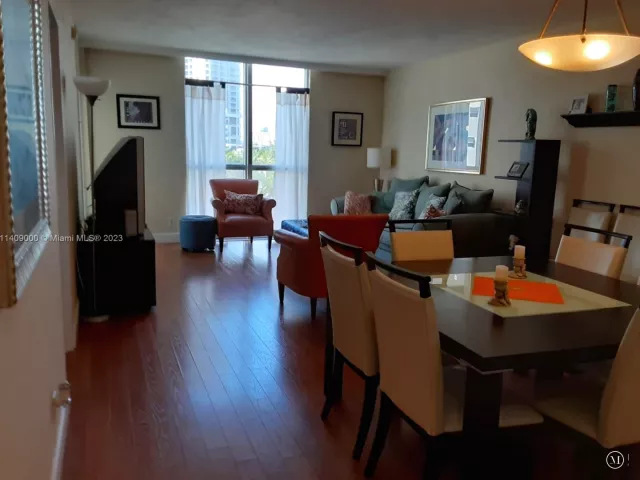 2-bedroom condo for sale in Hollywood - 3801 S Ocean Dr 5O - MondialRealty