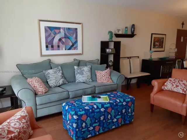 2-bedroom condo for sale in Hollywood - 3801 S Ocean Dr 5O - MondialRealty