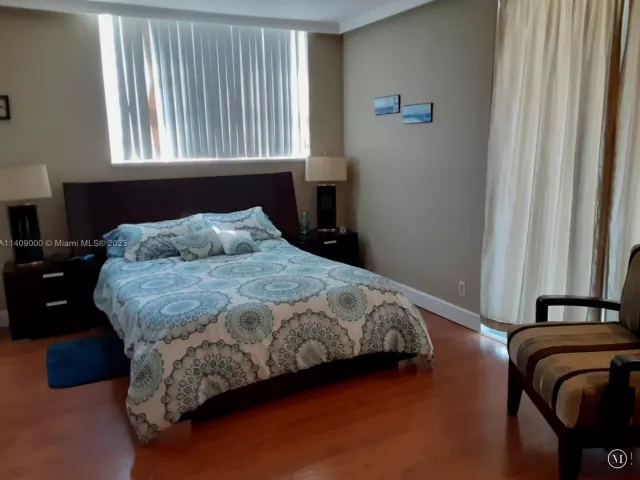 2-bedroom condo for sale in Hollywood - 3801 S Ocean Dr 5O - MondialRealty