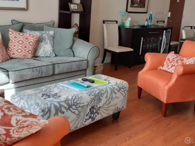 2-bedroom condo for sale in Hollywood - 3801 S Ocean Dr 5O - MondialRealty