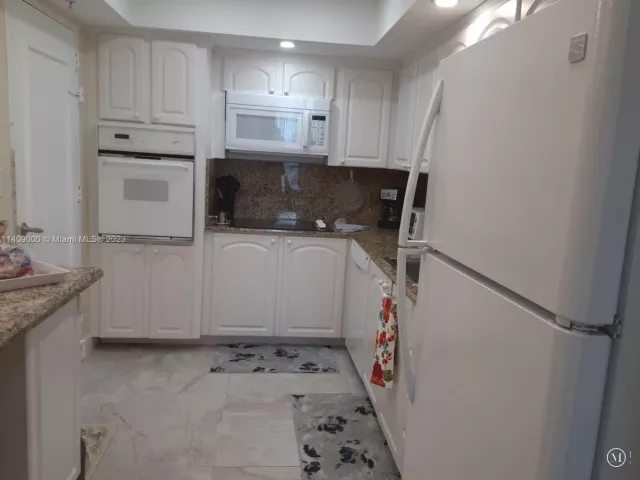 2-bedroom condo for sale in Hollywood - 3801 S Ocean Dr 5O - MondialRealty