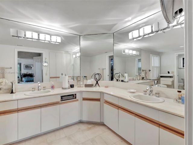 Home for sale at 4716 University Dr - photo 6270947