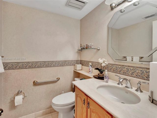 Home for sale at 4716 University Dr - photo 6270949