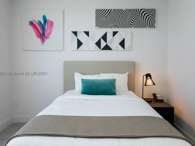 2-bedroom condo for rent in Hollywood - 4010 S Ocean Dr 1201 - MondialRealty