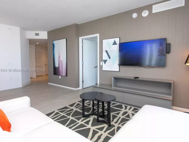 2-bedroom condo for rent in Hollywood - 4010 S Ocean Dr 1201 - MondialRealty