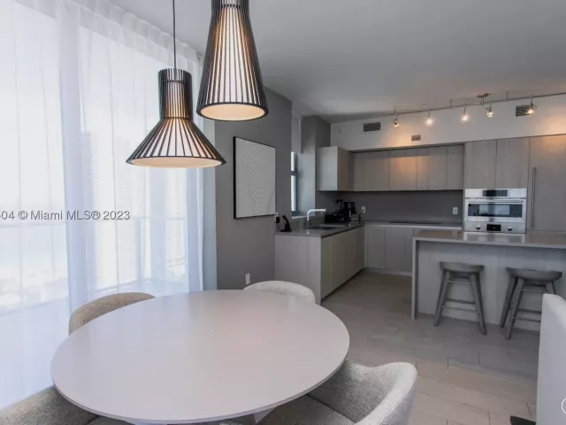 2-bedroom condo for rent in Hollywood - 4010 S Ocean Dr 1201 - MondialRealty