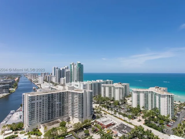 2-bedroom condo for rent in Hollywood - 4010 S Ocean Dr 1201 - MondialRealty