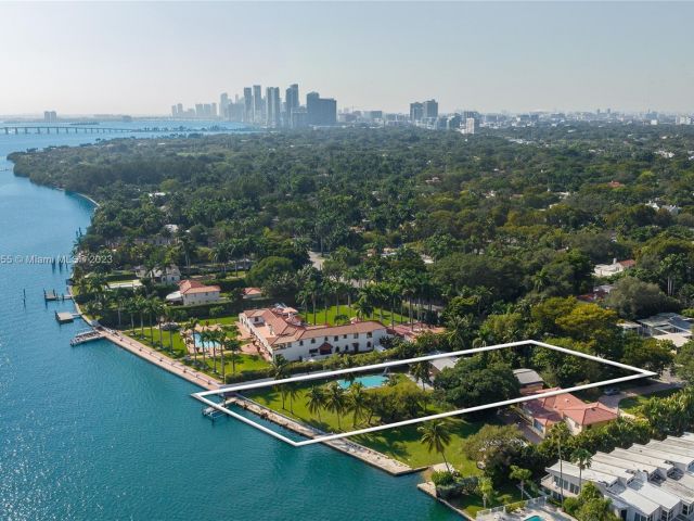 Home for sale at 5975 N Bayshore Dr - photo 4112898