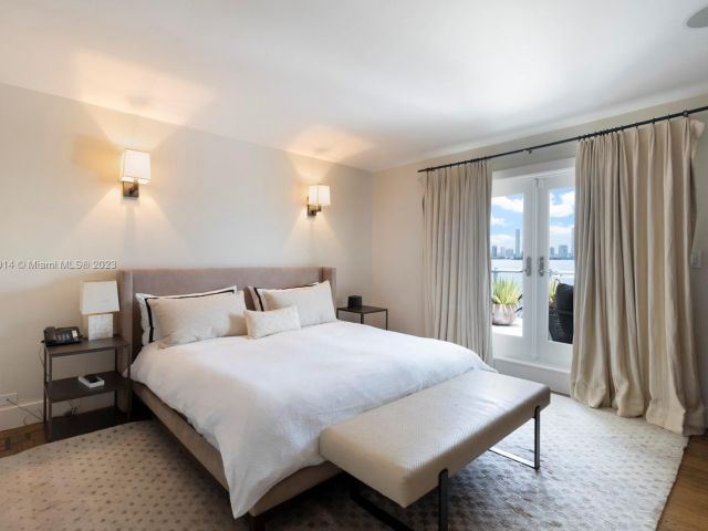 Home for rent at 820 W Dilido Dr - photo 5961982