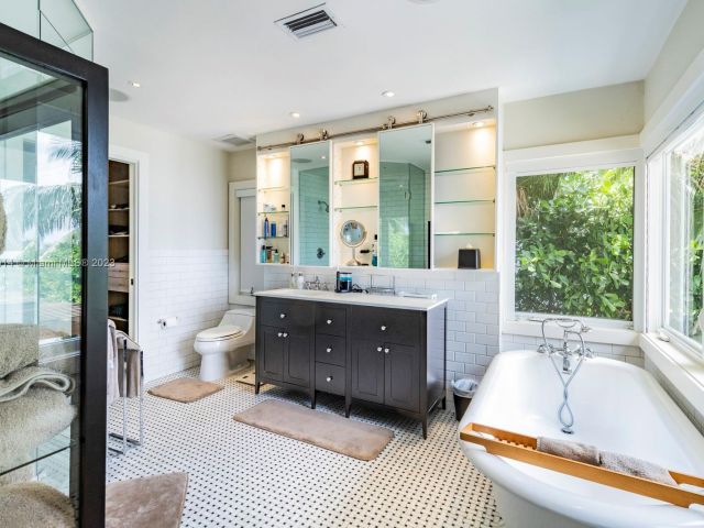 Home for rent at 820 W Dilido Dr - photo 5961986