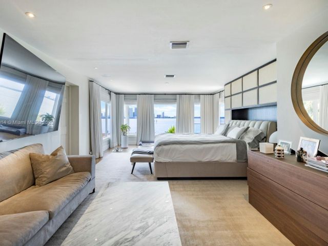 Home for rent at 820 W Dilido Dr - photo 5961987