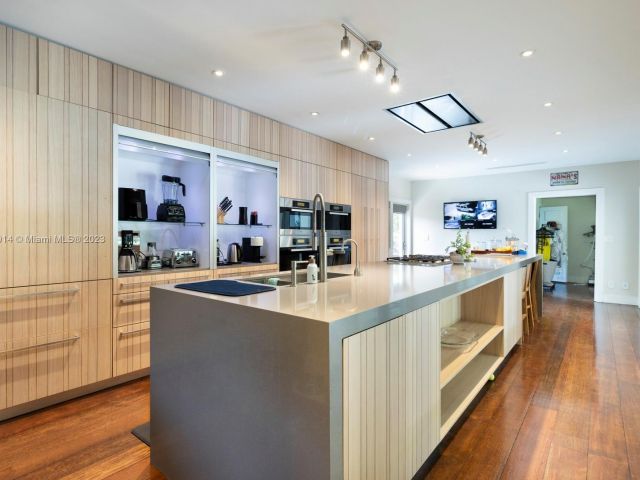 Home for rent at 820 W Dilido Dr - photo 5961992