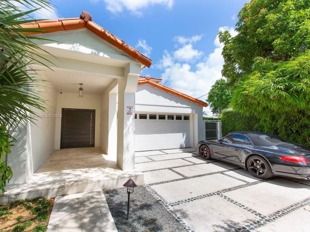 Home for rent at 820 W Dilido Dr - photo 5961997