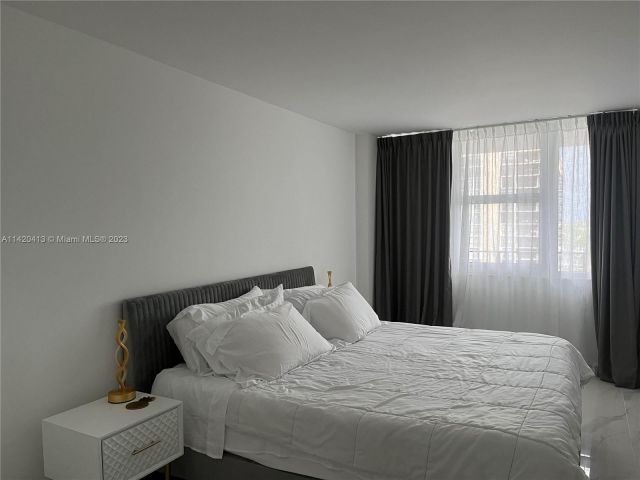 1-bedroom condo for sale in Hallandale Beach - 2030 S Ocean Dr 1602 - MondialRealty