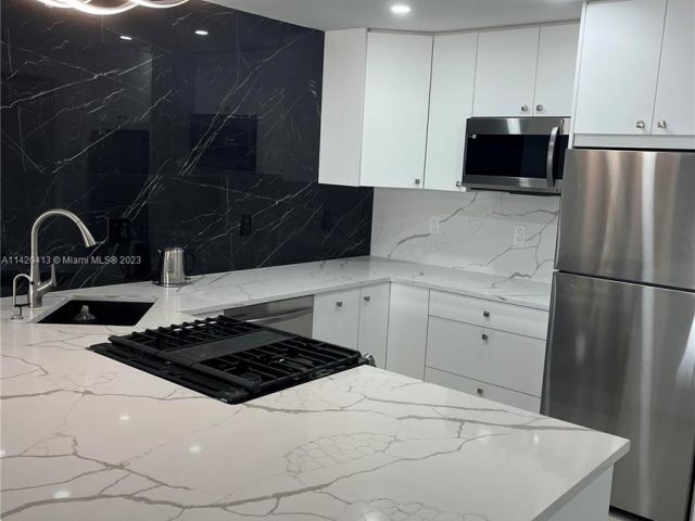 1-bedroom condo for sale in Hallandale Beach - 2030 S Ocean Dr 1602 - MondialRealty