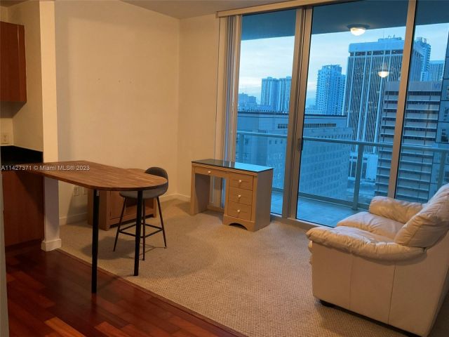 Apartment for rent  Unit #T-1703 - photo 7496426