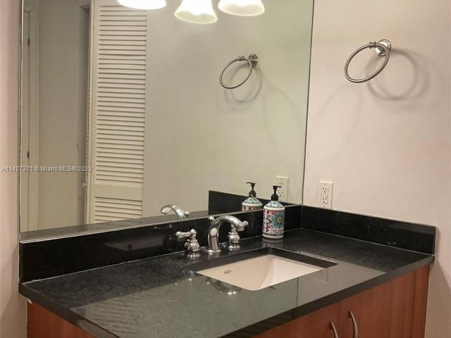 Apartment for rent  Unit #T-1703 - photo 7496432