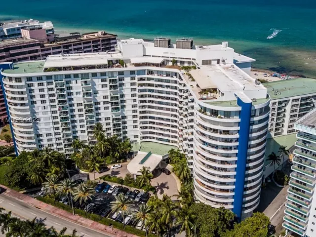 2-bedroom condo for sale in Miami Beach - 5151 Collins Ave 1523 - MondialRealty