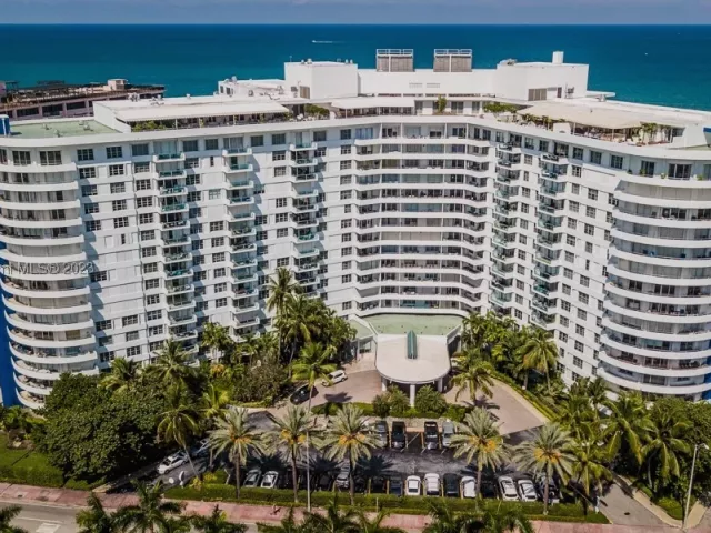 2-bedroom condo for sale in Miami Beach - 5151 Collins Ave 1523 - MondialRealty