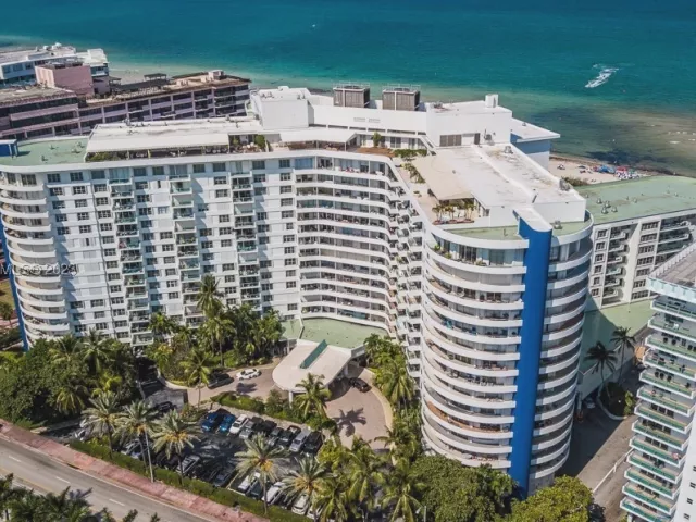 2-bedroom condo for sale in Miami Beach - 5151 Collins Ave 1523 - MondialRealty