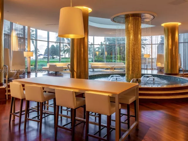 2-bedroom condo for sale in Miami Beach - 5151 Collins Ave 1523 - MondialRealty