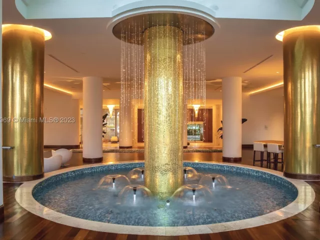 2-bedroom condo for sale in Miami Beach - 5151 Collins Ave 1523 - MondialRealty