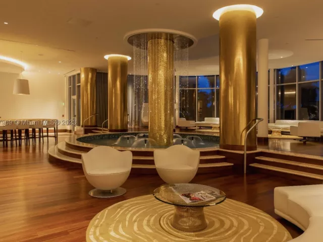 2-bedroom condo for sale in Miami Beach - 5151 Collins Ave 1523 - MondialRealty