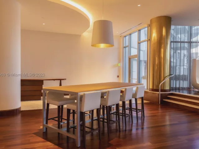 2-bedroom condo for sale in Miami Beach - 5151 Collins Ave 1523 - MondialRealty