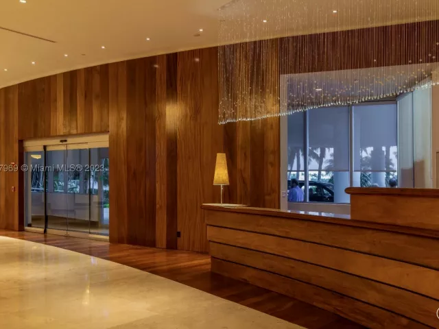2-bedroom condo for sale in Miami Beach - 5151 Collins Ave 1523 - MondialRealty
