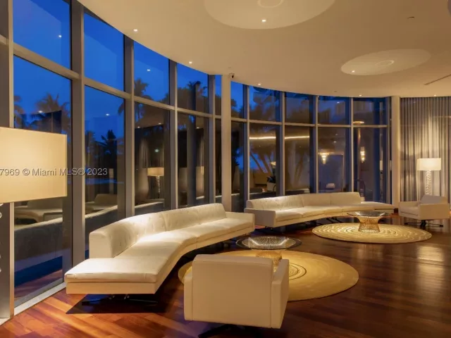 2-bedroom condo for sale in Miami Beach - 5151 Collins Ave 1523 - MondialRealty