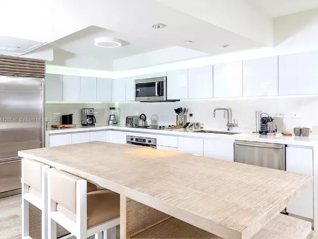 1-bedroom condo for rent in Miami Beach - 102 24th St 1006 - MondialRealty