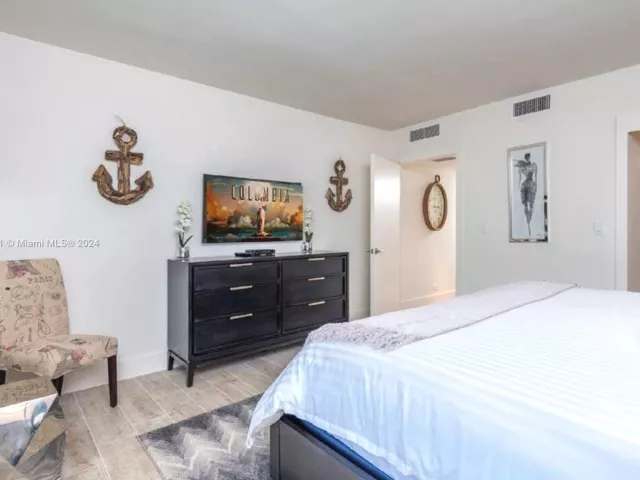 1-bedroom condo for rent in Miami Beach - 102 24th St 1108 - MondialRealty